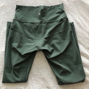 Lululemon Wunder Unders, size 8